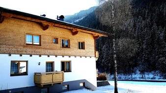 Eine Aufnahme des Haus Tannenblick von Aussen im Winter | © Haus Tannenblick