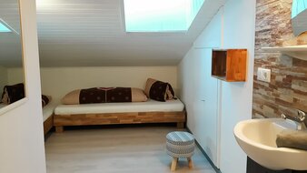 Eine Aufnahme der Einzelbetten in einem der Appartement 4 - "Schattberg" Schlafzimmer | © Haus Tannenblick